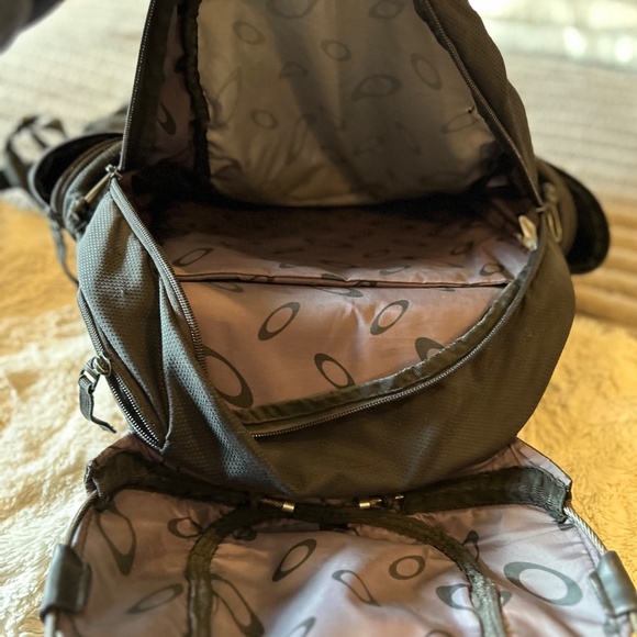 Oakley Backpack - Picture 4 of 9